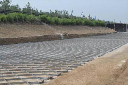 玻纤土工格栅施工损伤与什么有关？
